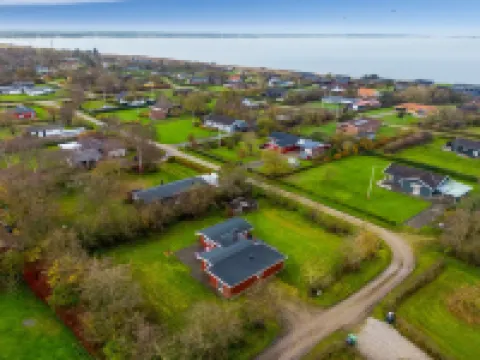 "Scarlet" - 400m to the Fjord