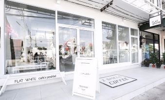 Flat White Cafe x Poshtel