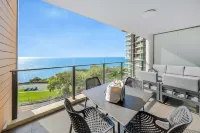 Oaks Redcliffe Mon Komo Suites