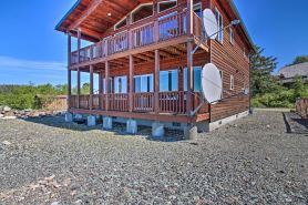 Waterfront Apt w/ Mtn View, Walk into Town!