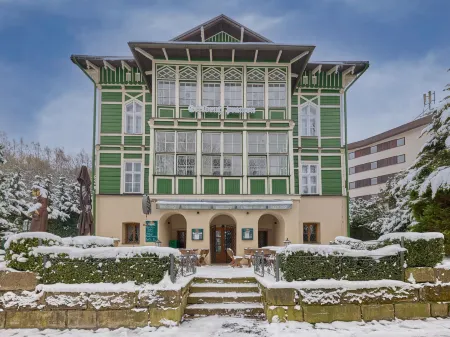 Stříbrný Pramen Отели в г. Янске-Лазне