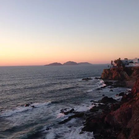 Charming Condo in Gaviotas Walk to Beach Cafes, Restaurants Within Golden Zone