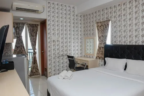 Comfy and Tidy Studio Apartment at Margonda Residence 4 Near UI by Travelio فنادق في Pancoran MAS