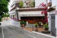 Hostal de la Plaça - Hotel Boutique Hotels in Cabrils