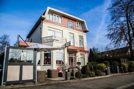 Alp de Veenen Hotel Отели рядом с достопримечательностью «Clara Maria Cheese & Clog Farm»