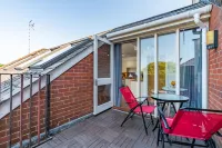 Beautiful Flat Town Centre 55 Inch Smart TV + Netflix Hotels in Andover