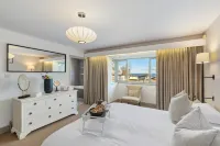 Oaktree Lodge - Luxury Cottage, Hot Tub, Sea Views