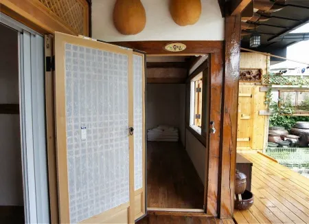 Jeonju Ongoeul Hanok Stay Отели в г. Чонджу