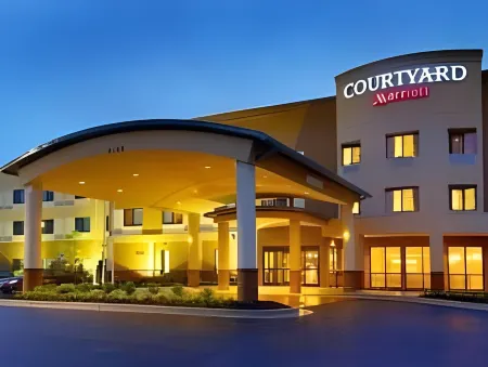 Courtyard Waldorf Отели в г. Беннсвилл