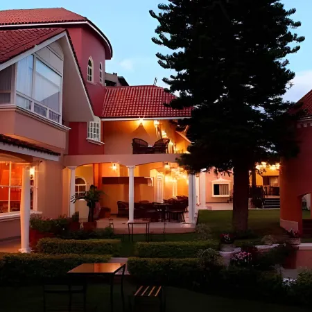 Casa Bonita Hotel & Luxury Residence