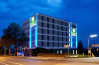 Holiday Inn Express Darmstadt Hotels in der Nähe von Merck-Stadion am Böllenfalltor