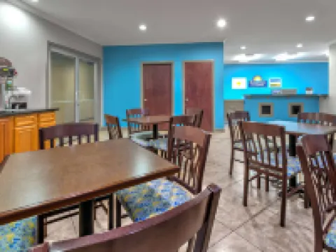 Days Inn & Suites by Wyndham Cabot Hotels in Cabot