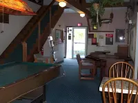 Lake Ontario Motel & Inn - parking