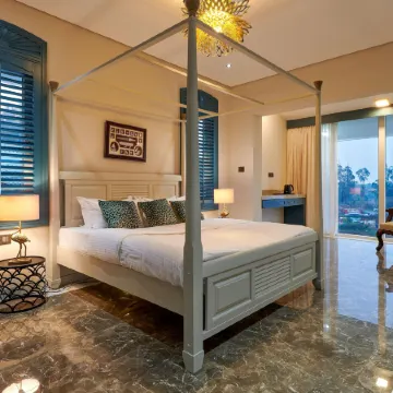 Clouds Nest by Aanvis Inn