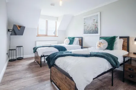 Highfield - 5 Bedroom Holiday Home - Pembroke Dock Отели в г. Пемброк-док