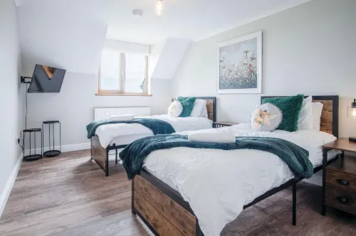 Highfield - 5 Bedroom Holiday Home - Pembroke Dock Hotels in Pembroke Dock