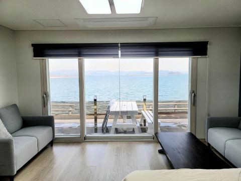 펜션 건물 외관 정경