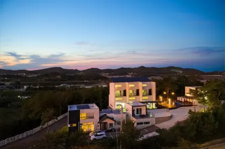 Daebudo Joara Pension Отели рядом с достопримечательностью «365 대부도 캠핑시티»