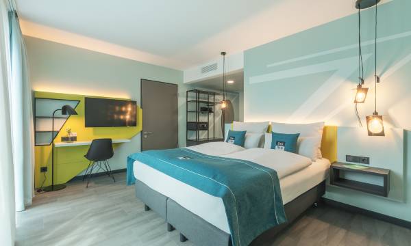 Holiday Inn - the niu, Seven Dusseldorf OST by IHG