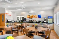 Comfort Inn & Suites - breakfast