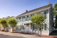 Residence Inn Savannah Downtown/Historic District Hotels in Savannah