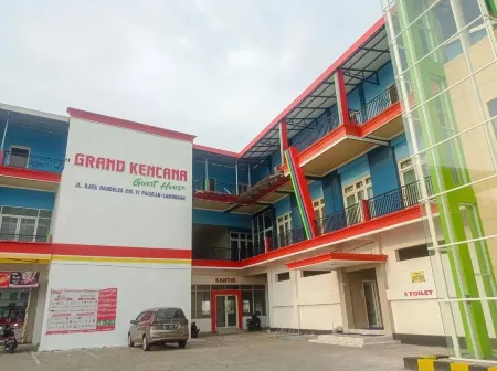 Grand Kencana Guesthouse Syariah Near Wisata Bahari Lamongan Отели в г. Lamongan Regency
