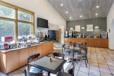 Best Western Plus CottonTree Inn