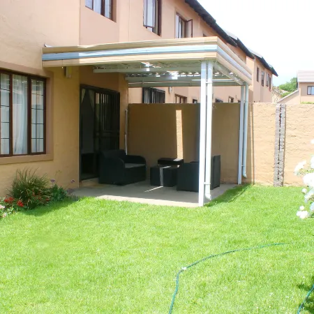 Cozy 3 Bed Duplex ,sleeps 6 With Double Bathroom