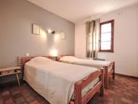 Le Real Hotels in Velleron