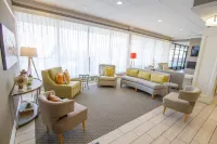 Holiday Inn BLMGTN ARPT SOUTH - MALL AREA by IHG - 주차장