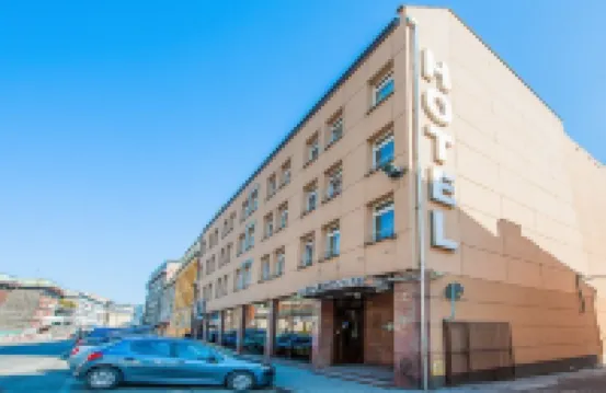 Hotel Alexander Hotels near Old Theatre