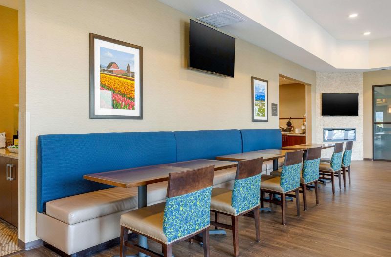 Comfort Suites Burlington Near I-5 photo 4