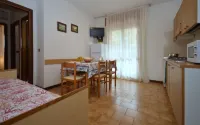 Family friendly apartment with shared outdoor pool Hotels in 