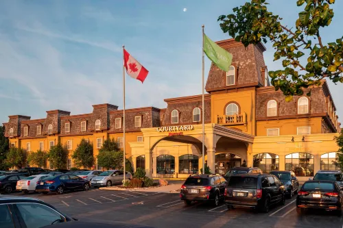 Courtyard Waterloo St. Jacobs Hotels in Woolwich