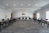 Holiday Inn Express & Suites SAGINAW by IHG - parking
