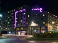 Moxy Southampton Hotels near Westgate