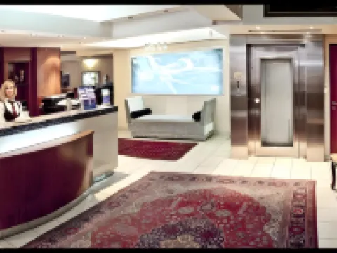 薩洛尼卡廣場酒店