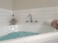 Moonlight Bay Apartments - Hot Tub
