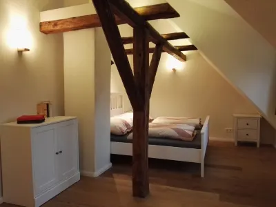 the old. house - House with two apartments Hoteller i Grone