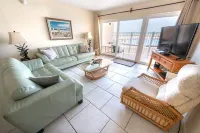 Direct Ocean / Pool Deck