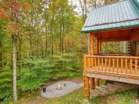 Honey Bear Cabin at Trickle Creek Hotels in Marion Township