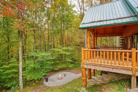 Honey Bear Cabin at Trickle Creek in Hocking Hills