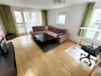 Spacious Apartment with Park View – Ideal for Families & Business Travelers Hotels near Michael Hörmann Gartenpflege