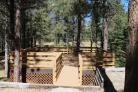 Large deck overlooking hiking trail/fiber-optic wifi/ short walk to village.