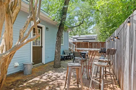 Columbus Cottage, .5 Miles to Main, Private Hot Tub!