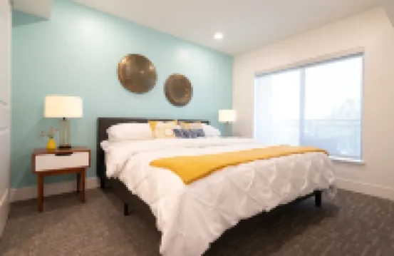 Luxe Kitchen & Bath • gigabit WiFi • Walker's Paradise • W/D in unit • King Bed