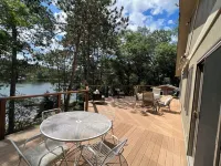 Spacious lakefront cabin on beautiful sand bottom Leader Lake.