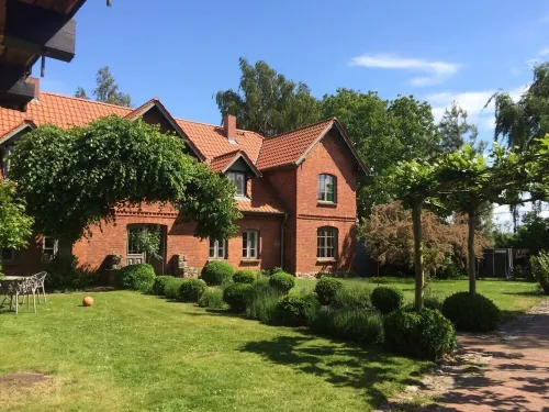 Ferienwohnung V auf Hof Himmelgrün mit 49qm Hotels in Saal