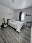 Becky's Bee Hive, Clean, Cozy, Affordable and Family Friendly!