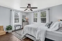 The Green Emerald Close to Down Town Brenham